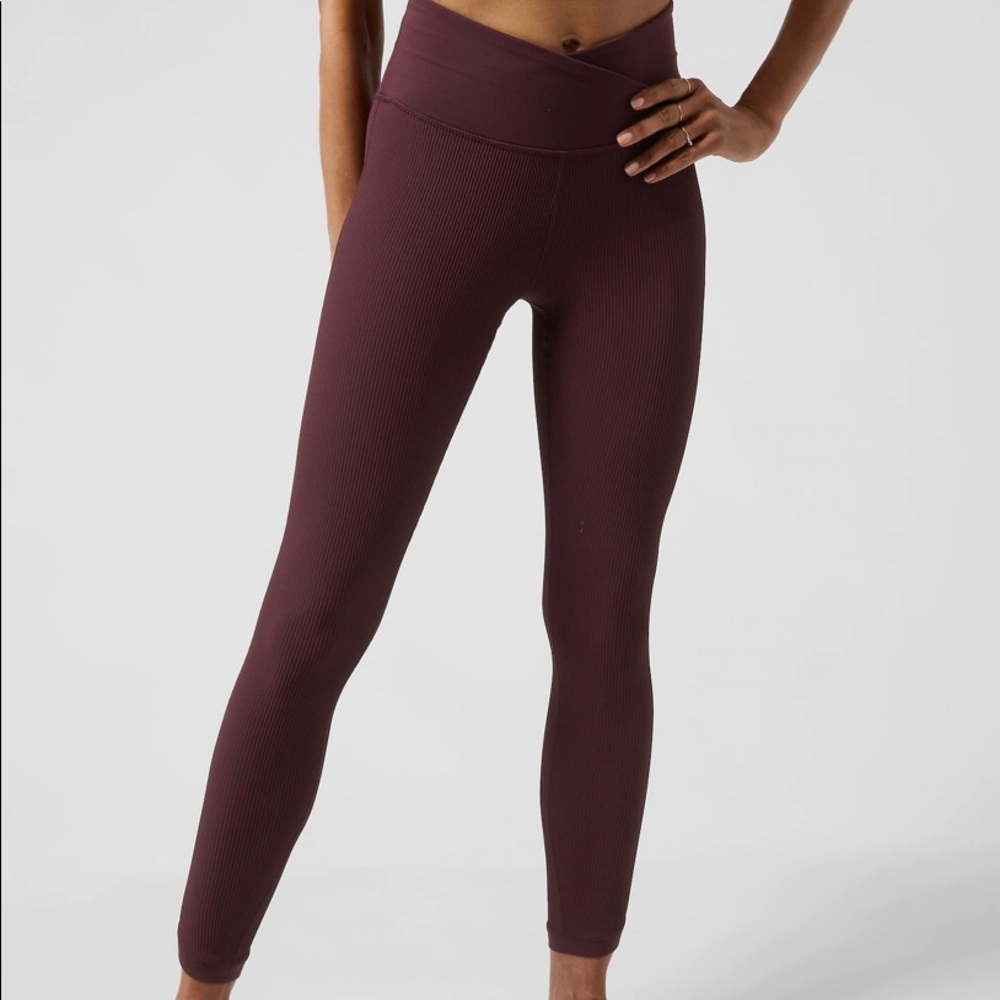 Athleta Elation Crossover Rib 7/8 Tight in Spiced Cabernet. Size SP